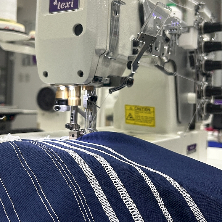 TEXI TRECCIA N PREMIUM EX - 3-needle flat bed coverstitch (interlock) machine with built-in AC Servo motor and needles positioning - complete sewing machine with 2 years warranty - 5 3-needle flat bed coverstitch (interlock) machine with built-in AC Servo motor and needles positioning - complete sewing machine with 2 years warranty